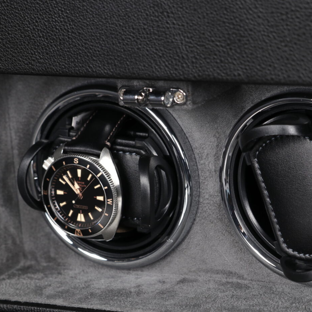 Plan serré sur remontoirs pour montres automatiques couleur noir Image