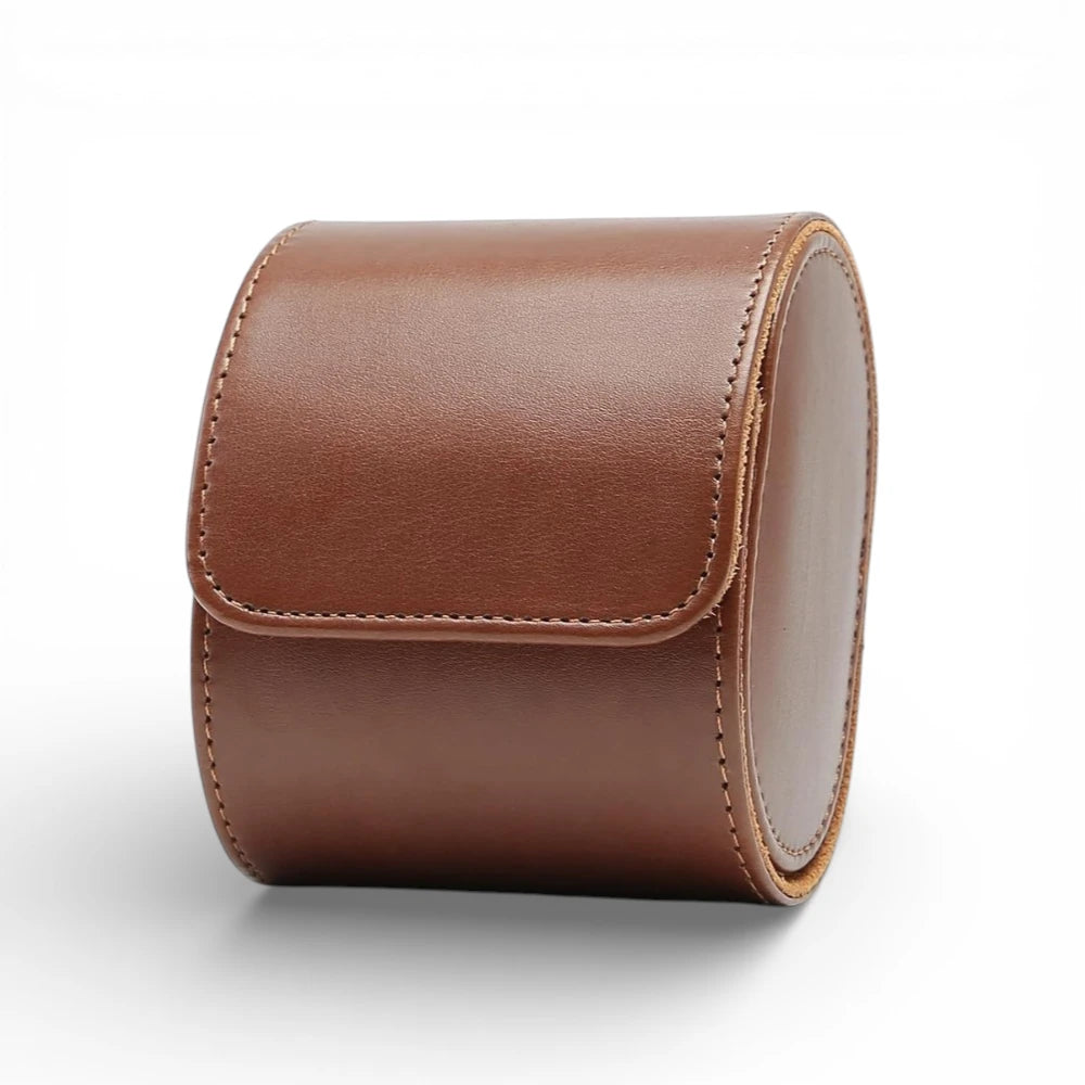 étui de voyage marron cuir vegan fermé