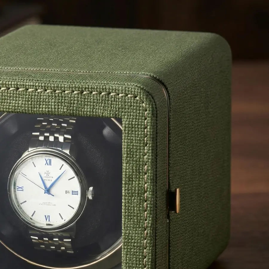 plan proche remontoir montres vert